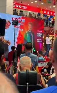 #网友投稿：来新加坡旅游，竟然在商场里听到印度人在唱“爱拼才会赢”🤣🤣
