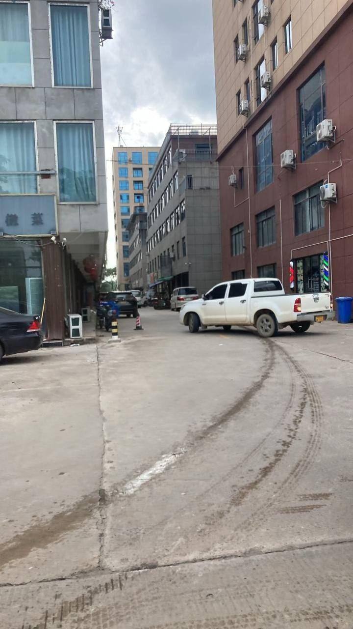 #突发事件：金三角特内“鑫景国际”刚刚再次被突击检查，现场抓了100多个狗推，还缴获了大量作案设备。